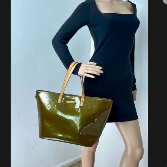 Louis Vuitton Bellevue Handbag Monogram Vernis PM Green - Picture 4 of 11